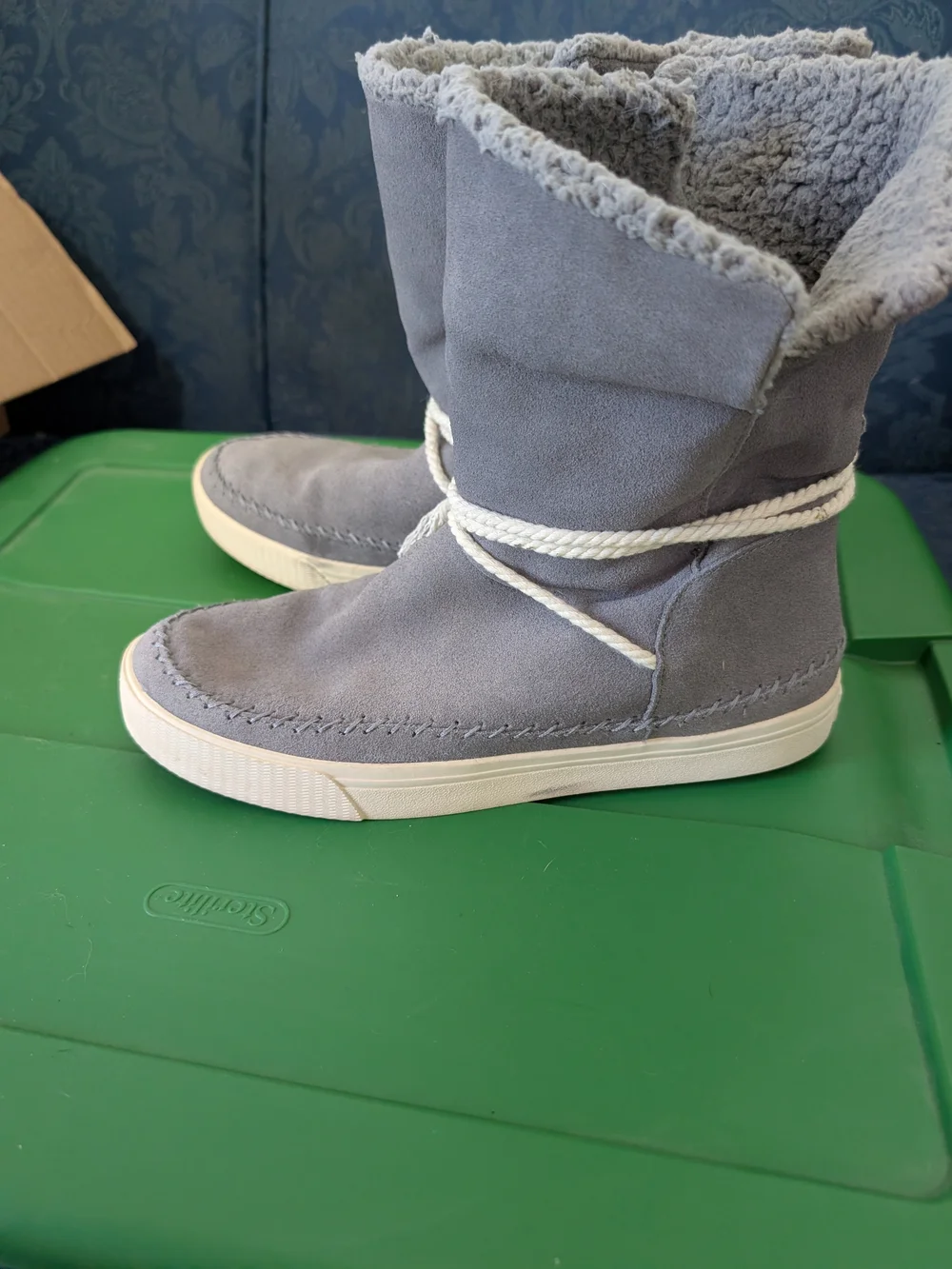 Toms Women's Fleece-Lined Gray Suede Boots